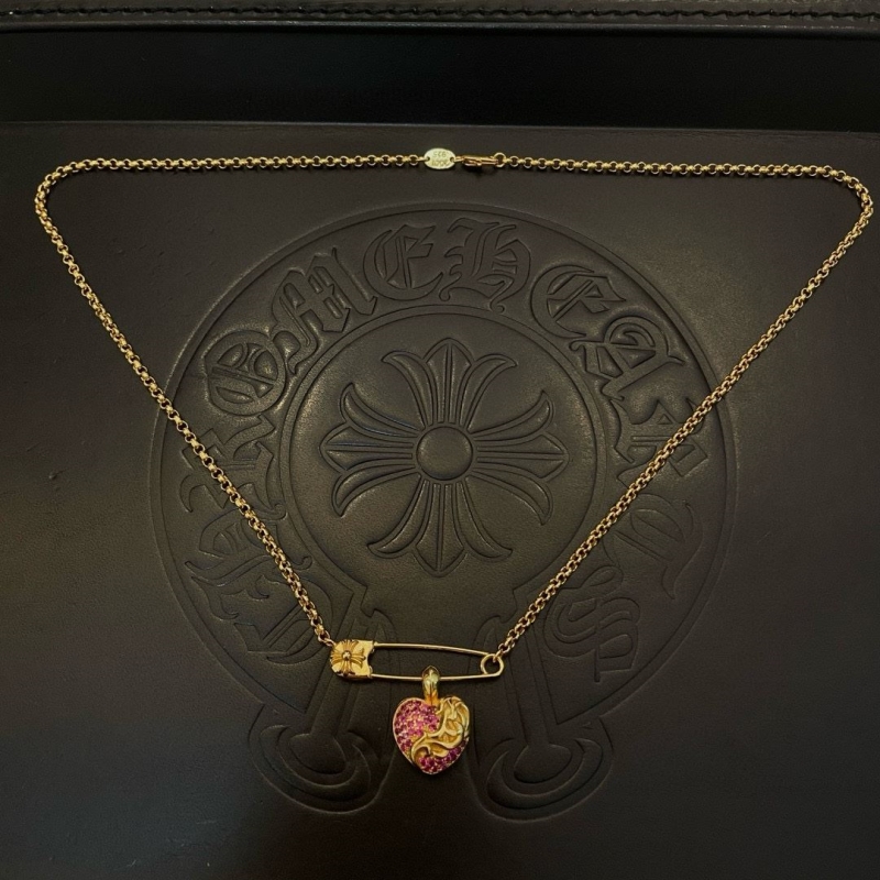 Ch*0me He**ts necklaces